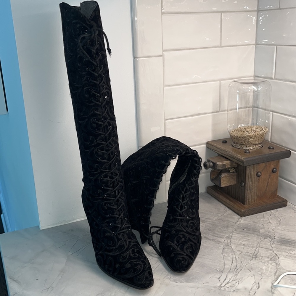 Beautiful Vintage velvet boots - Picture 5 of 7